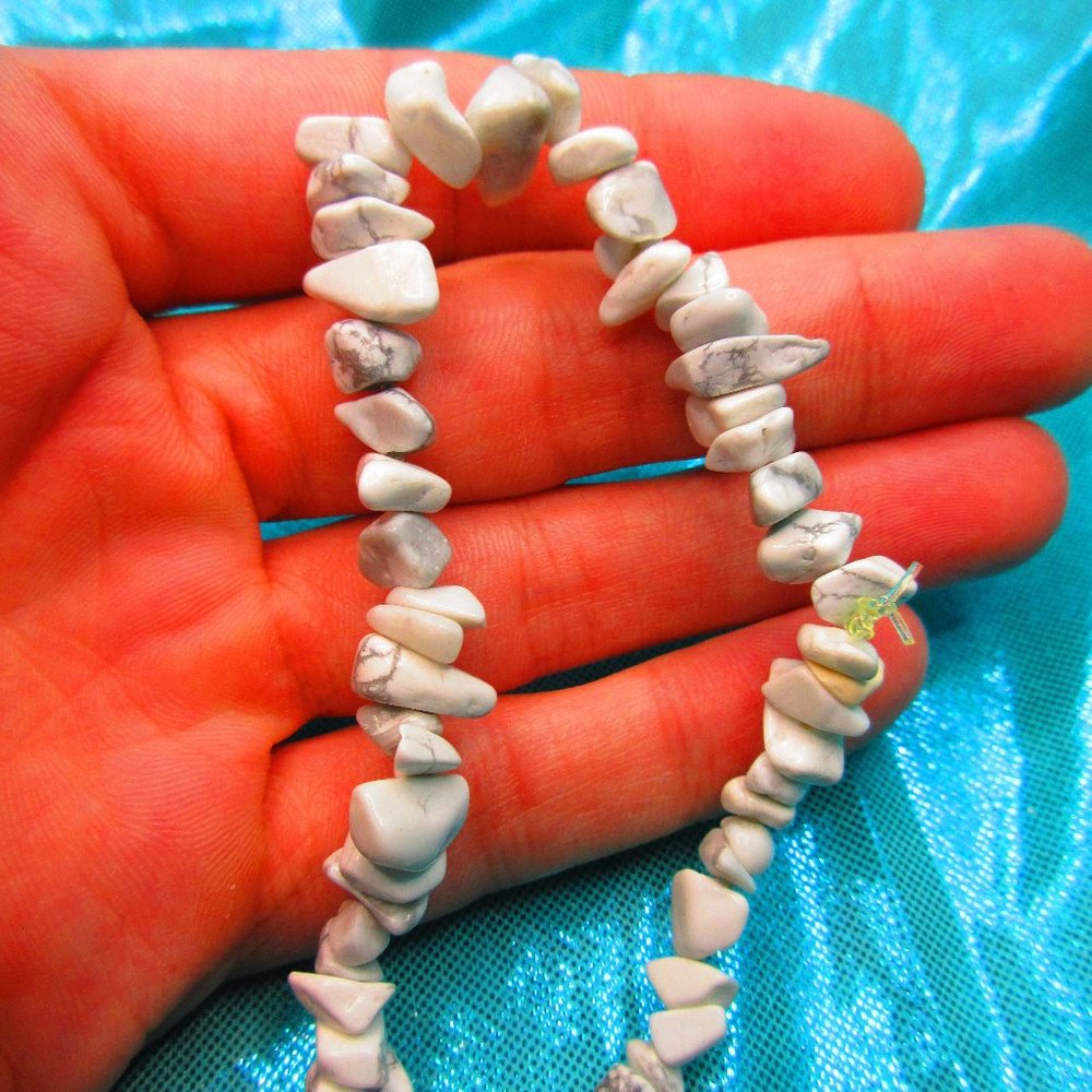 White Howlite Chips 7" Stretchy Gemstone Bracelet